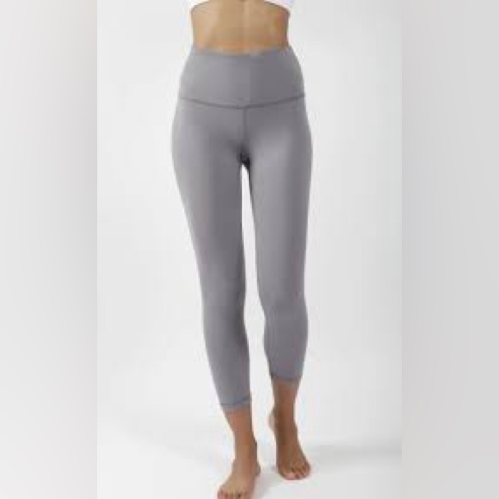 NWT Yogalicious Nude Tech Super High Rise Capri Leggings in Gray Opal Size XS